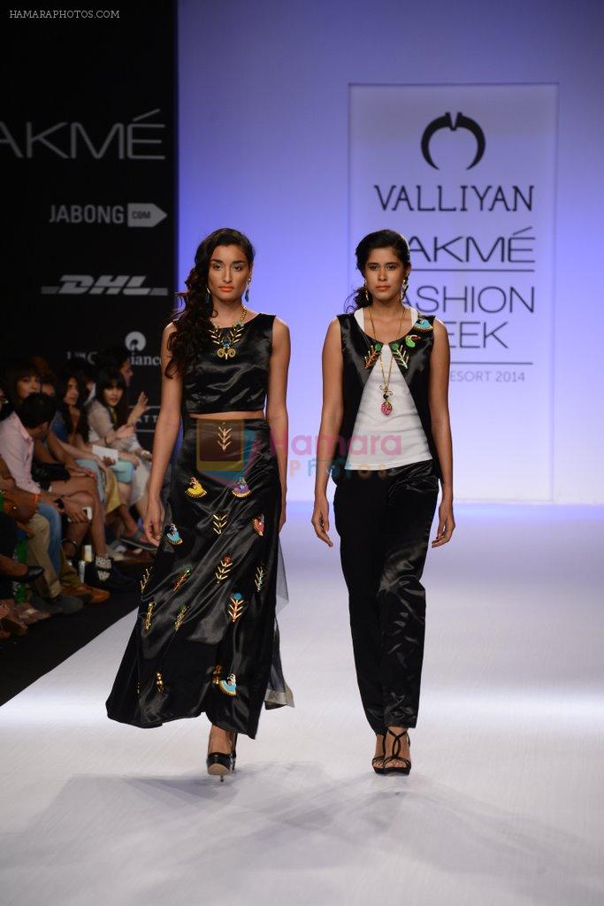 Model walk for Valliyan Nitya Arora Show at LFW 2014 Day 1 in Grand Hyatt, Mumbai on 12th March 2014