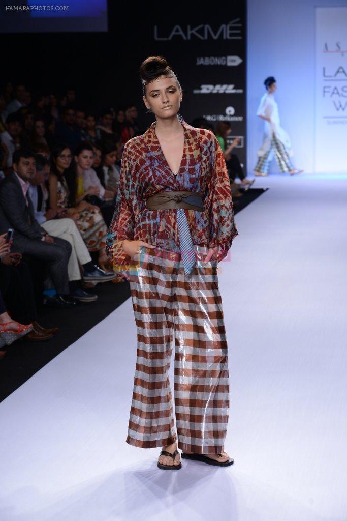 Model walk for Asmita Marwah Show at LFW 2014 Day 2 in Grand Hyatt, Mumbai on 13th March 2014