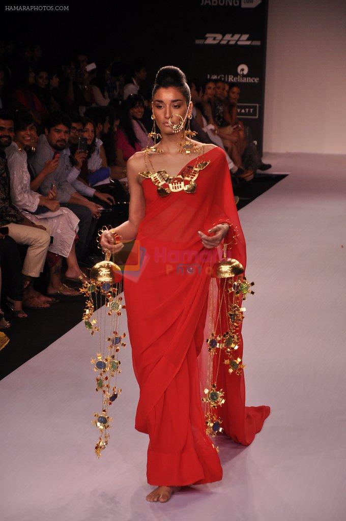 Model walk for Mrinalini Chandra Show at LFW 2014 Day 3 in Grand Hyatt, Mumbai on 14th March 2014