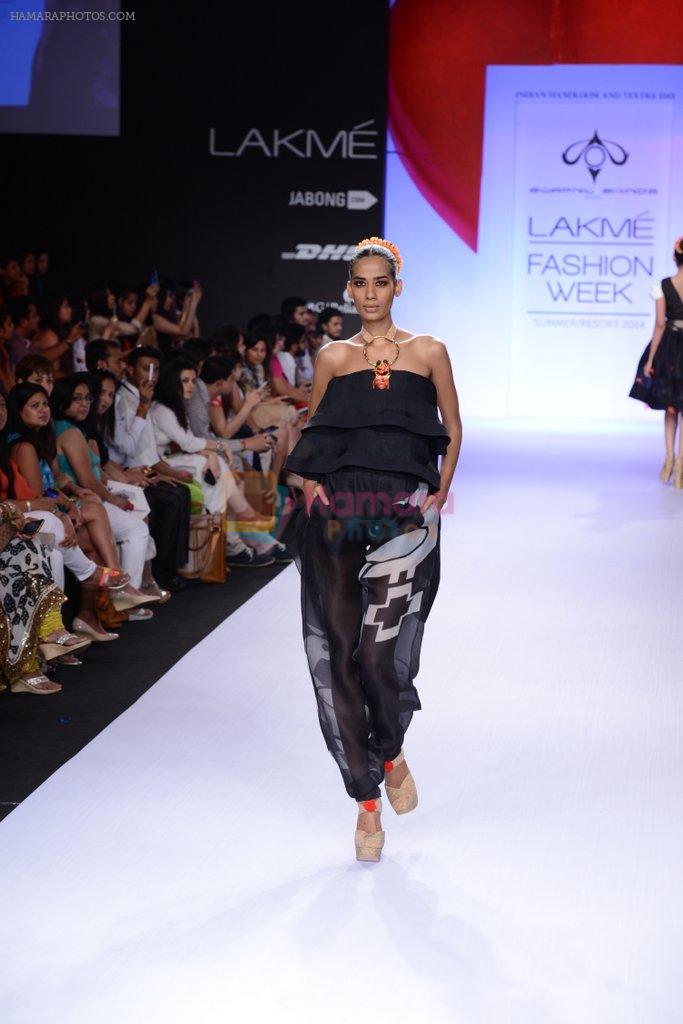 Model walk for Swapnil Shinde Show at LFW 2014 Day 3 in Grand Hyatt, Mumbai on 14th March 2014