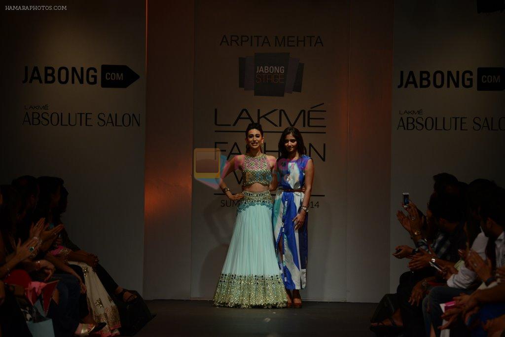 Karisma Kapoor walk for Arpita Mehta Show at LFW 2014 Day 4 in Grand Hyatt, Mumbai on 15th March 2014