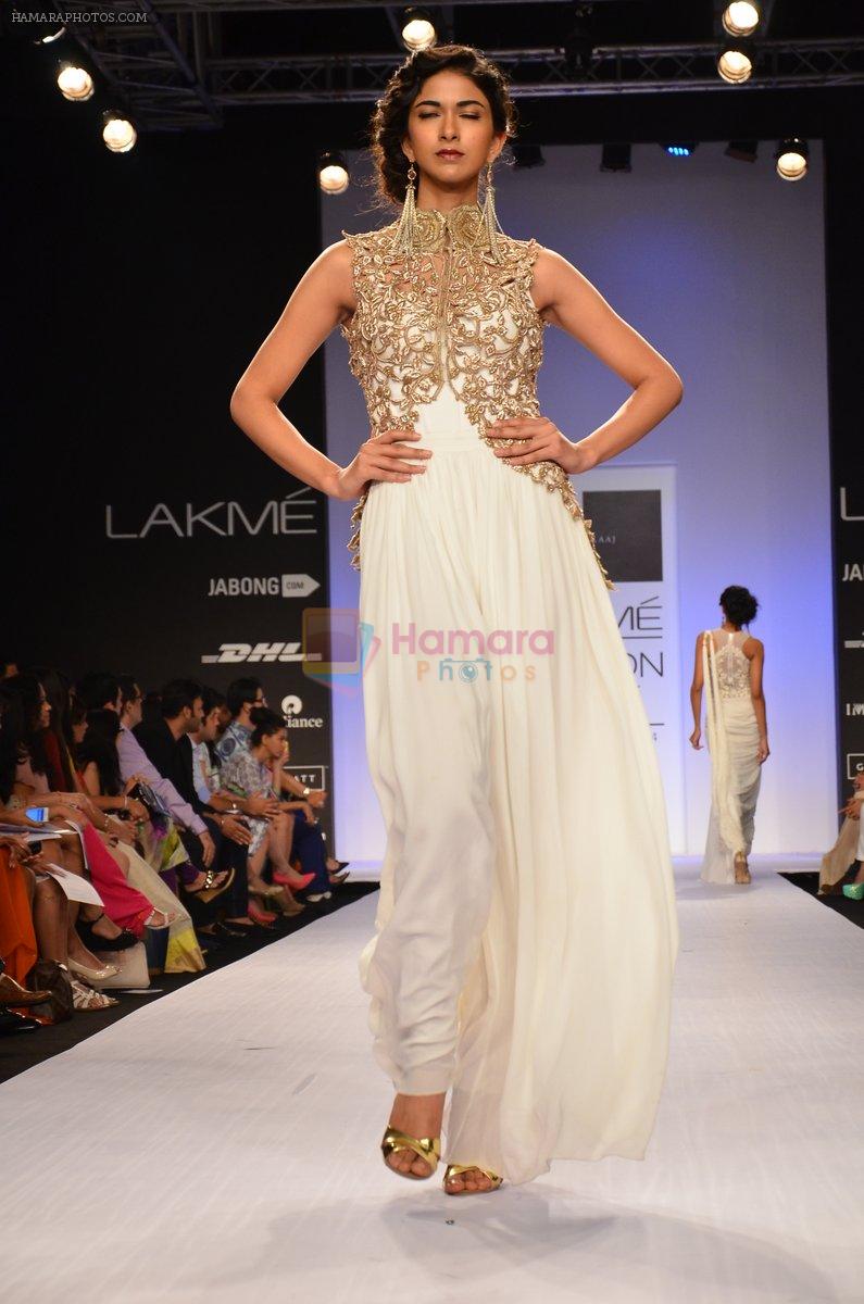 Model walk for Sonakshi Raaj Show at LFW 2014 Day 4 in Grand Hyatt, Mumbai on 15th March 2014