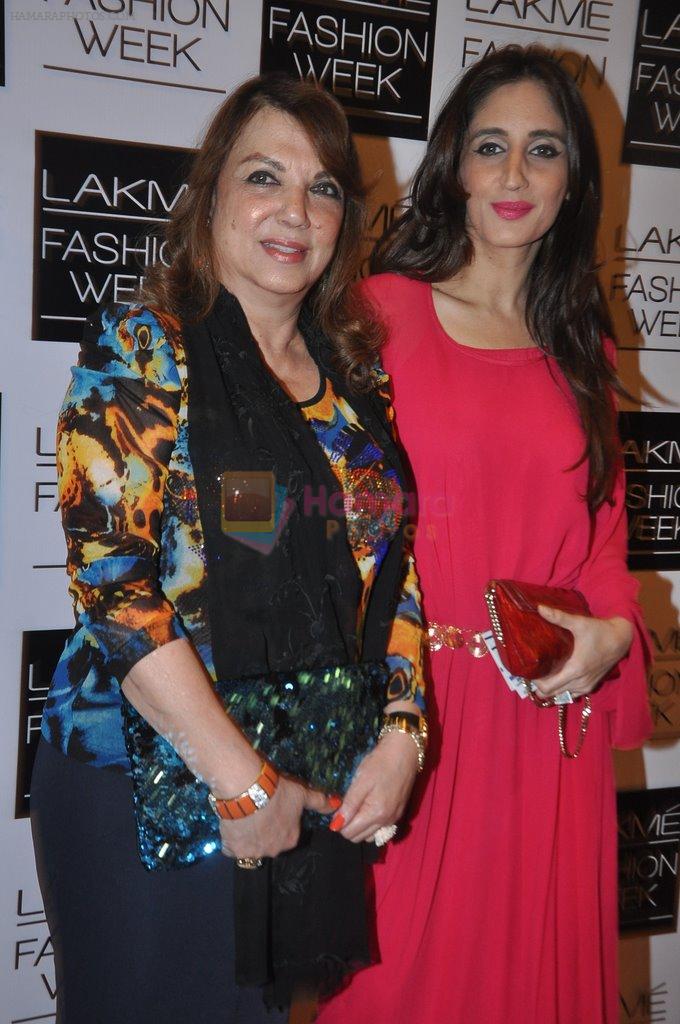 Farah Ali Khan, Zarine Khan on Day 4 at LFW 2014 in Grand Hyatt, Mumbai on 15th March 2014
