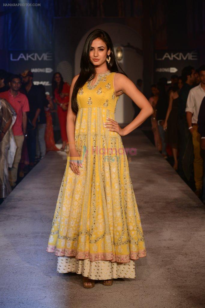Sonal Chauhan on Day 4 at LFW 2014 in Grand Hyatt, Mumbai on 15th March 2014
