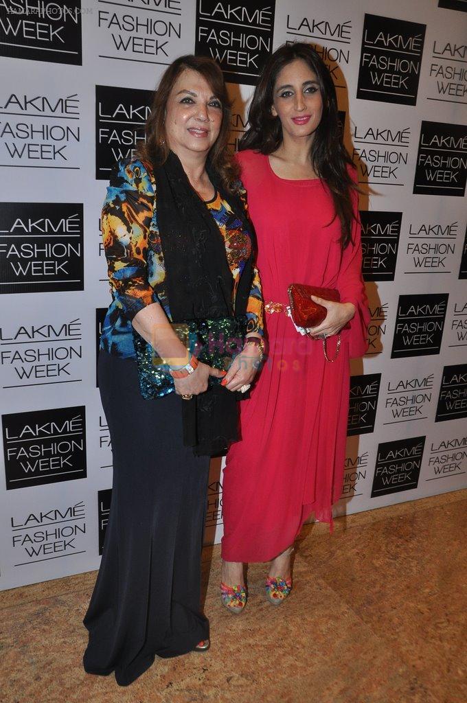 Farah Ali Khan, Zarine Khan on Day 4 at LFW 2014 in Grand Hyatt, Mumbai on 15th March 2014