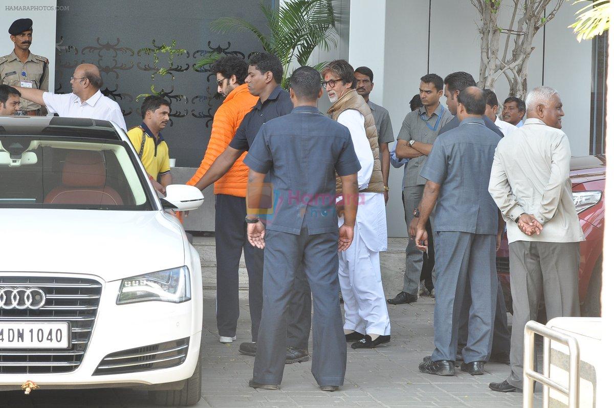 Amitabh Bachchan arrive from Delhi post Holi celebrations in Mumbai on 18th March 2014