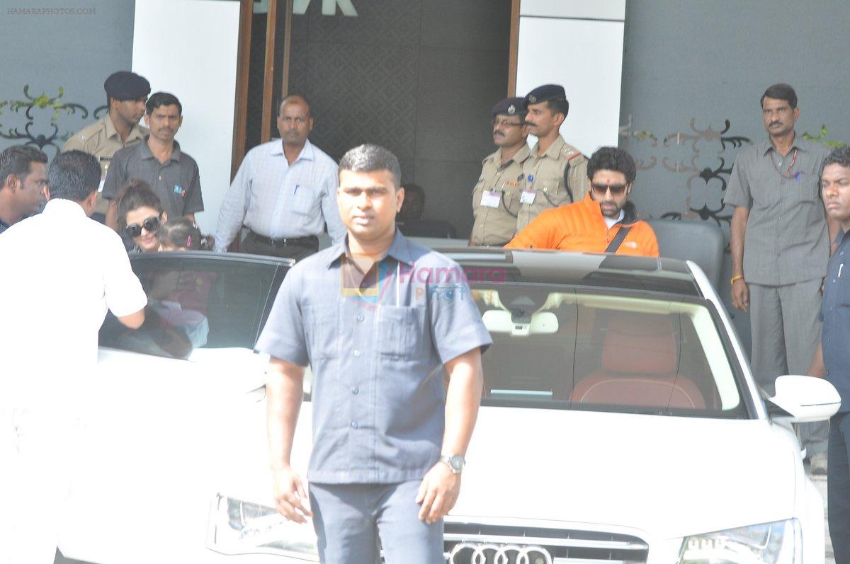 Abhishek Bachchan, Aishwarya Rai Bachchan arrive from Delhi post Holi celebrations in Mumbai on 18th March 2014