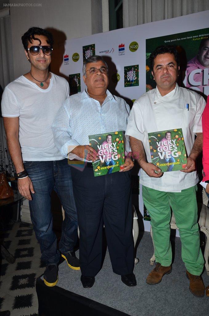 Salim Merchant, Ashok Hinduja at the launch of chef Vicky Ratnani's book in Nido, Mumbai on 20th March 2014