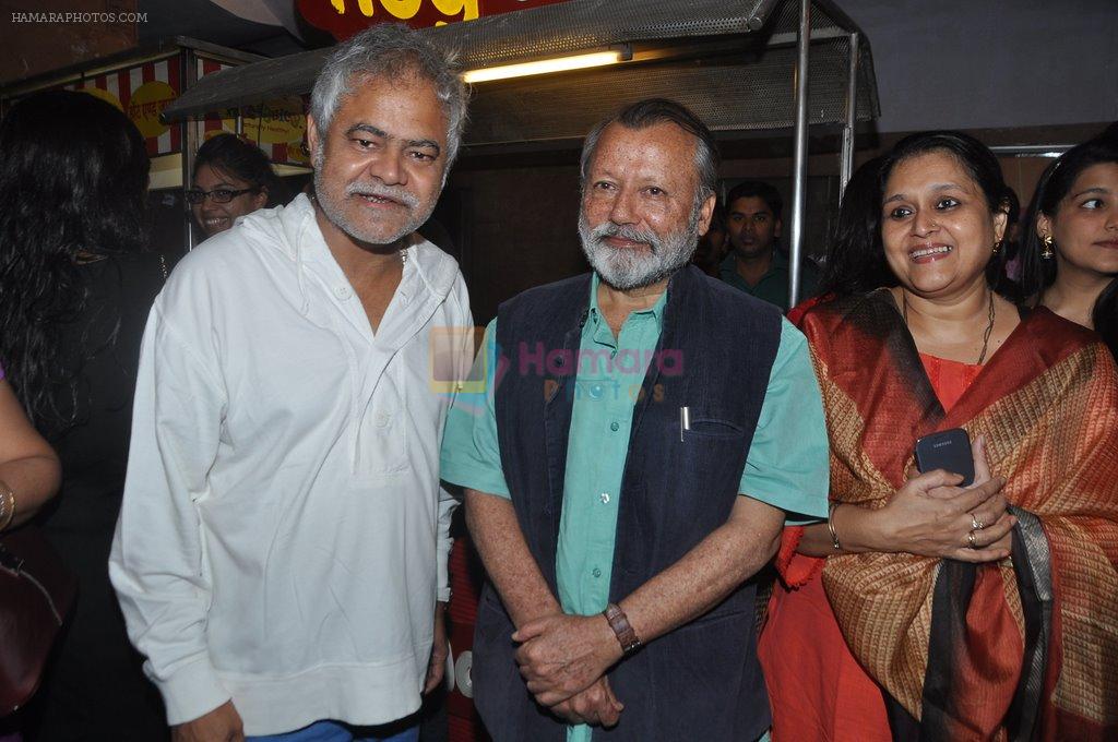 Sanjay Mishra, Pankaj Kapur at Aankhon Dekhi premiere in PVR, Mumbai on 20th March 2014