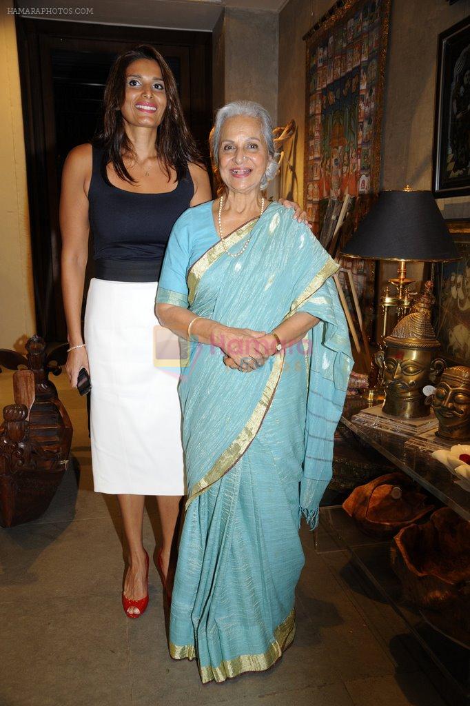 Waheda Rehman with daughter Kashvi at Kavita Singh Store, Mumbai on 24th March 2014