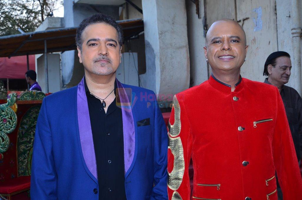 Ravi Behl, Naved Jaffrey on the sets of Boogie Woggie grand finale in Malad, Mumbai on 25th March 2014
