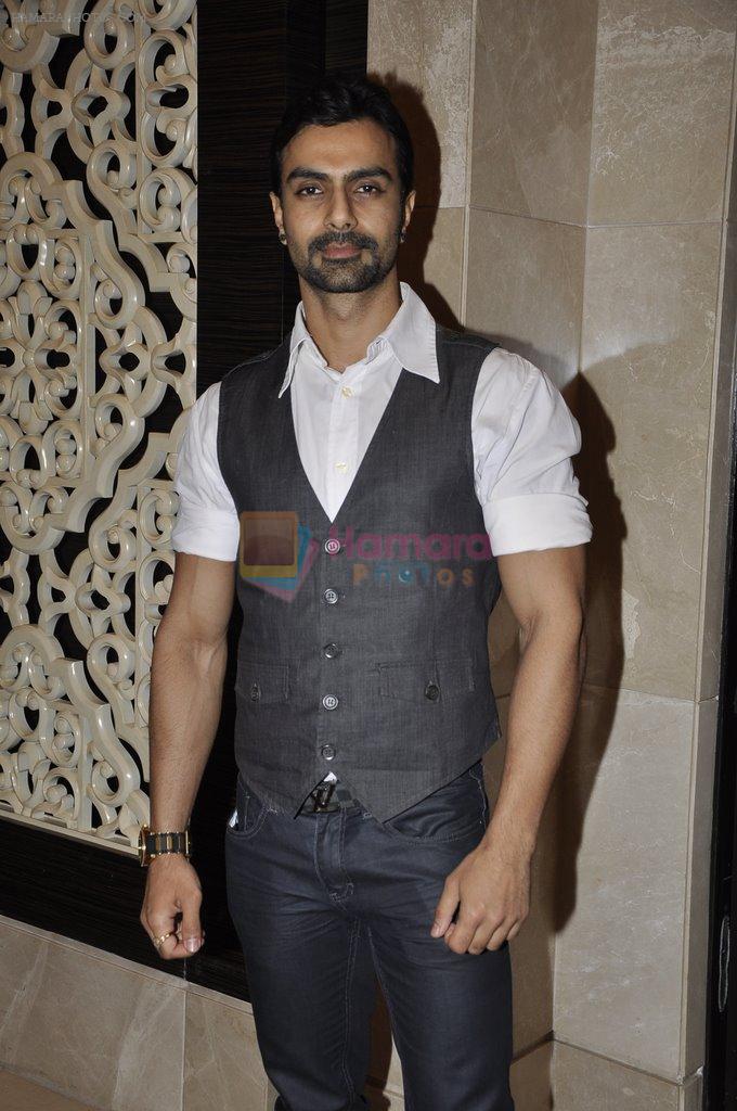 Ashmit Patel at Asian Heart Institute's Emergency Health Card Launch with Dr. Panda in Mumbai on 28th March 2014