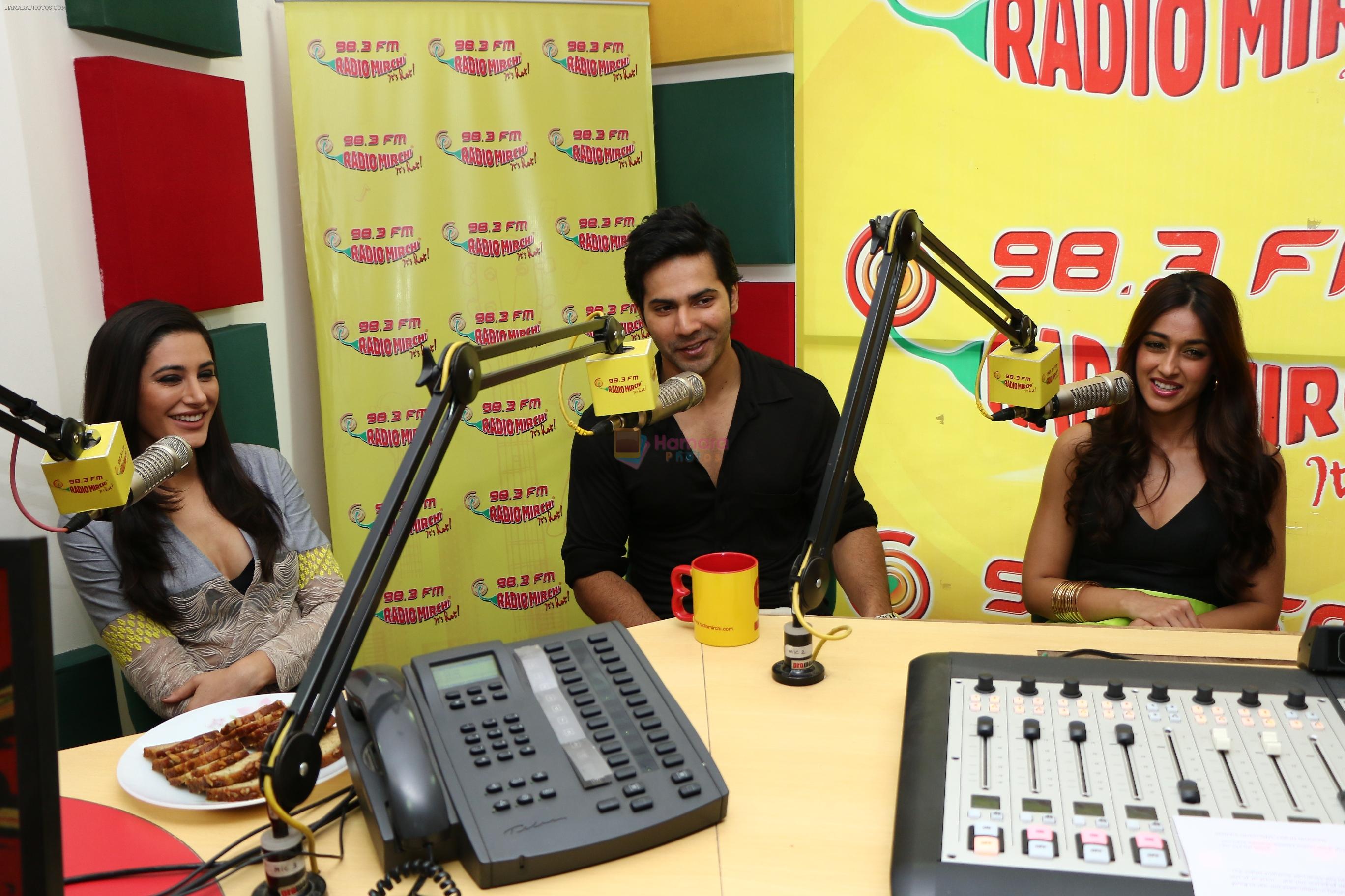 Nargis Fakri, Varun Dhawan and Ileana Dcruz at Radia Mirchi Mumbai for promotion of Main Tera Hero