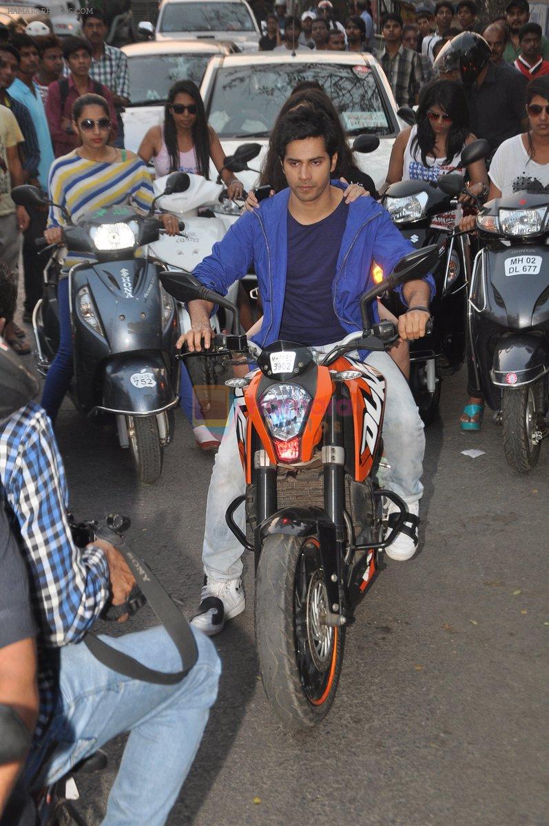 Varun Dhawan takes bike ride to promote Main Tera Hero in Goregaon, Mumbai on 31st March 2014