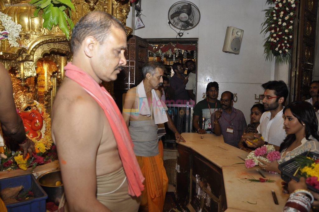 Jackky Bhagnani, Neha Sharma visit Siddhivinayak Temple in Mumbai on 1st April 2014