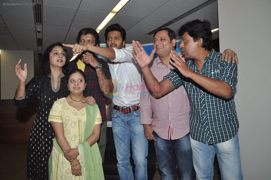 Manoj Joshi, Mrinal Kulkarni, Riteish Deshmukh at Yellow film promotions in Mumbai on 1st April 2014