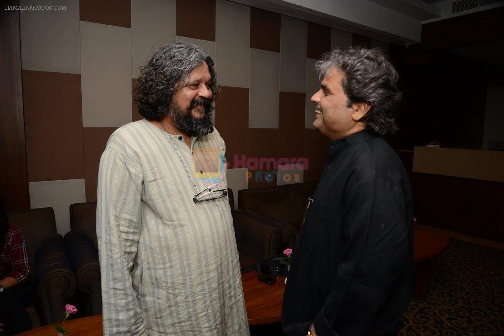 Vishal Bharadwaj, Amole Gupte at Makrand Despande's Saturday Sunday film launch in Mumbai on 2nd April 2014