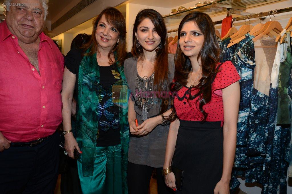 Soha Ali Khan, Zarine Khan at designer Sonya Vajifdar's launch at FIZAA in Mumbai on 2nd April 2014