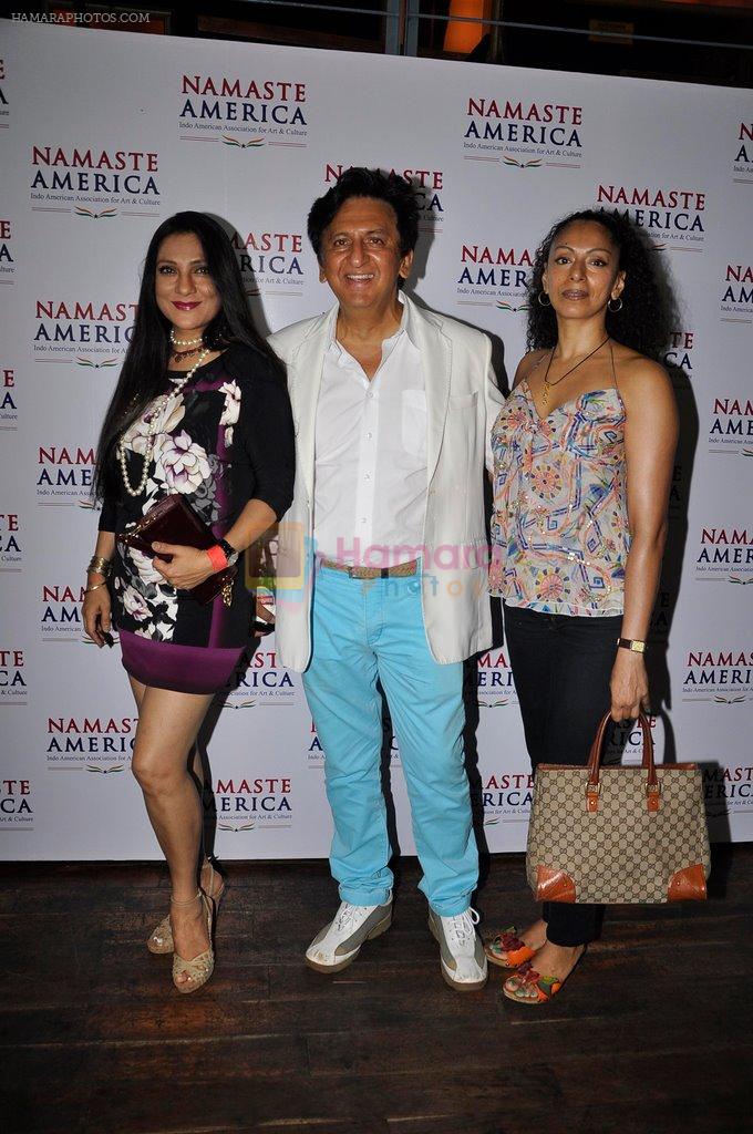 Kailash Surendranath, Aarti Surendranath at Namaste America with Gautam Rode in Hard Rock Cafe, Mumbai on 6th April 2014
