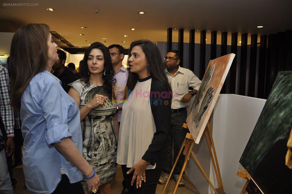 Nita Ambani at Nawaz Modi Singhania's art exhibition in Warden Road, Mumbai on 5th April 2014