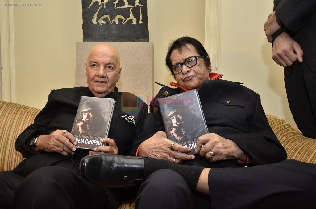 Manoj Kumar, Prem Chopra at Prem Chopra's autobiography by Rakita Nanda in J W Marriott, Mumbai on 12th April 2014