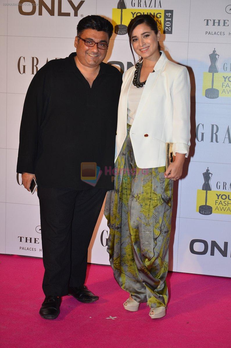 Simone Singh at Grazia Young Fashion Awards in Mumbai on 13th April 2014