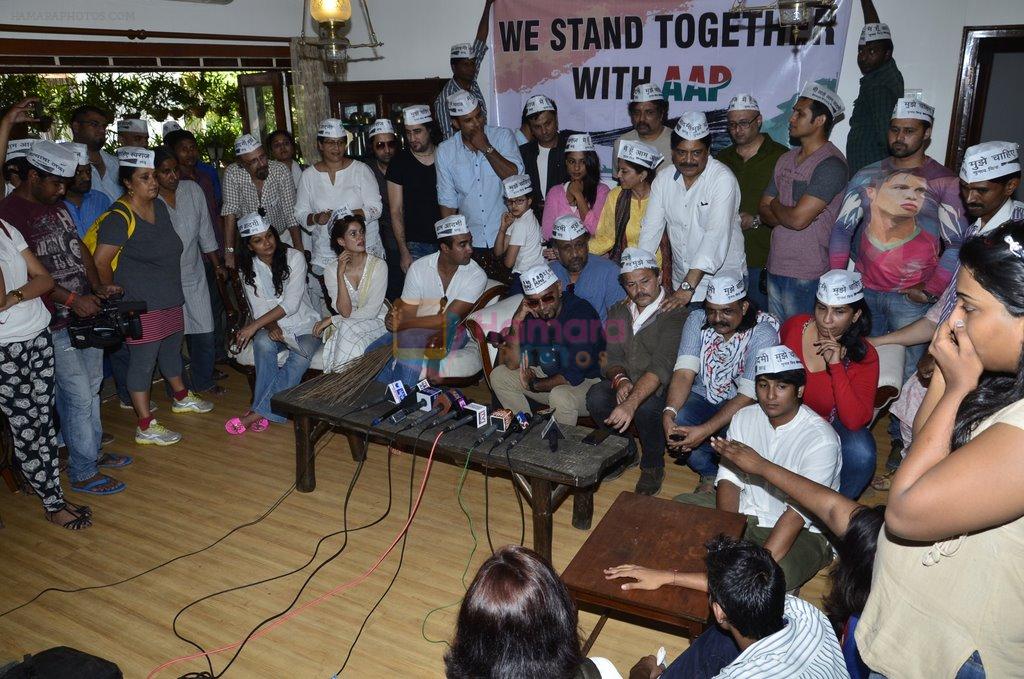 Ranvir Shorey, Tejaswini Kolhapure, Vidya Malvade, Raghu Ram, Sugandha Garg, Raj Zutshi support AAP in Juhu,Mumbai on 21st April 2014