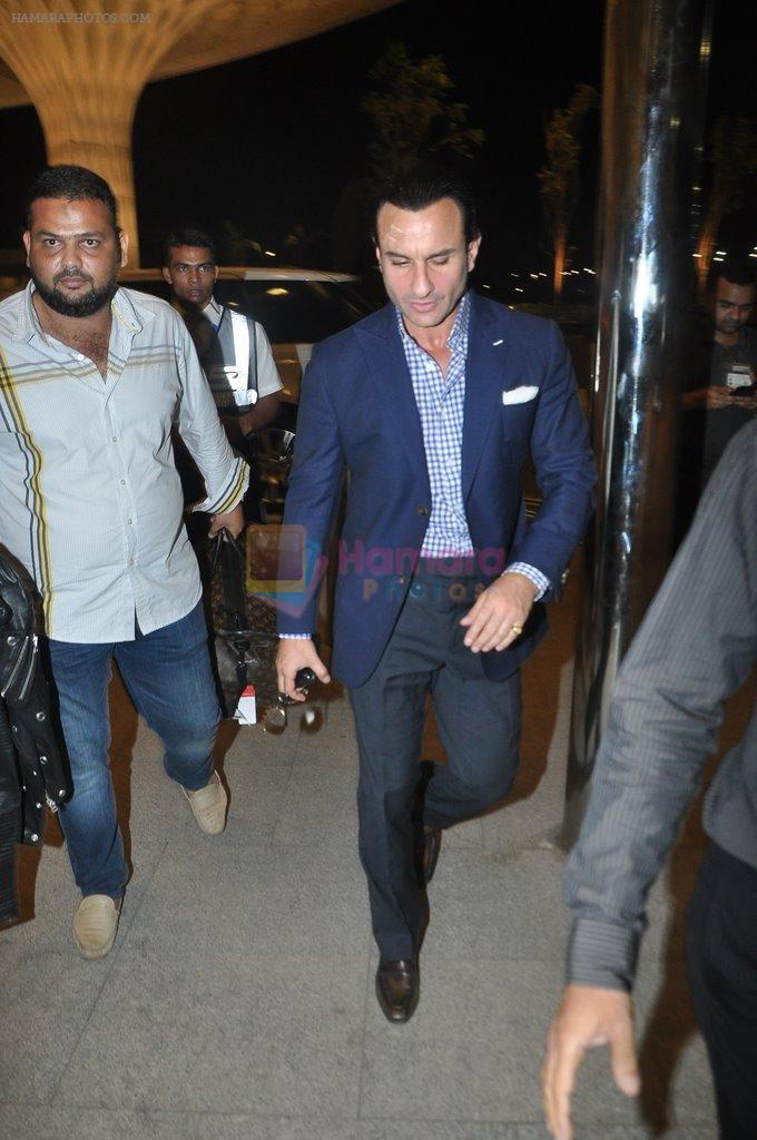 Saif Ali Khan leave for IIFA Tampa on day 1 in Mumbai on 21st April 2014