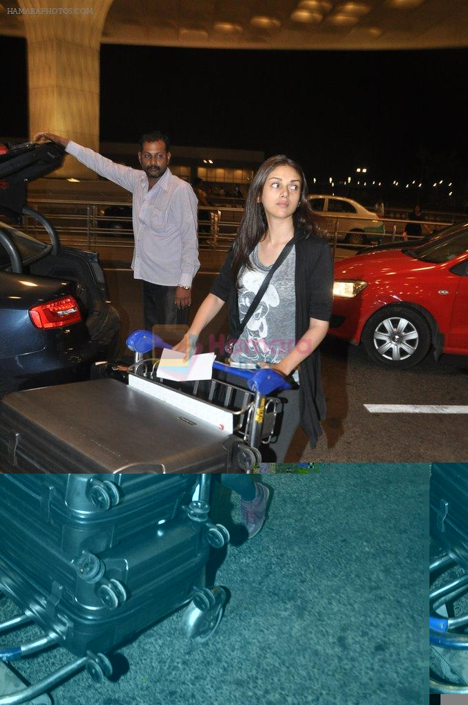 Aditi Rao Hydari leave for IIFA Tampa on day 1 in Mumbai on 21st April 2014