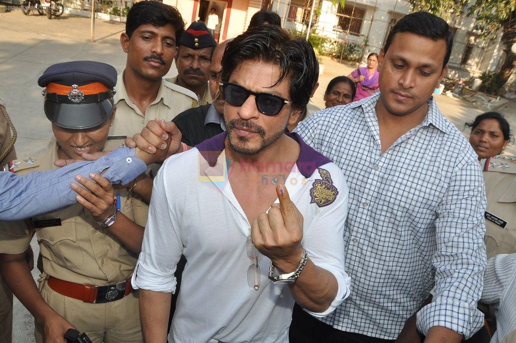 Shahrukh Khan voting in Khar, Mumbai on 24th April 2014