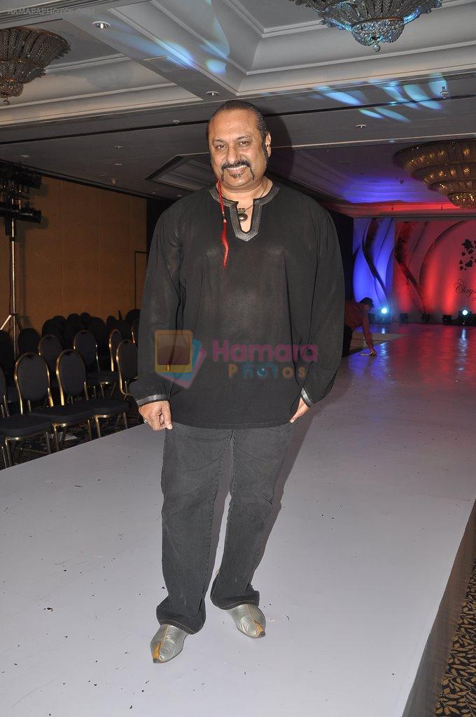 Leslie Lewis at SNDT's Chrysallis Fashion Show in Mumbai on 25th April 2014