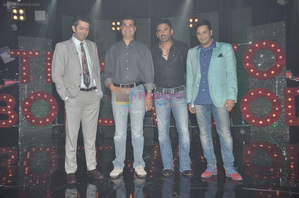 Sunil Shetty, Kunal Kohli on the sets of NDTV Prime's Ticket to bollywood in Mumbai on 25th April 2014