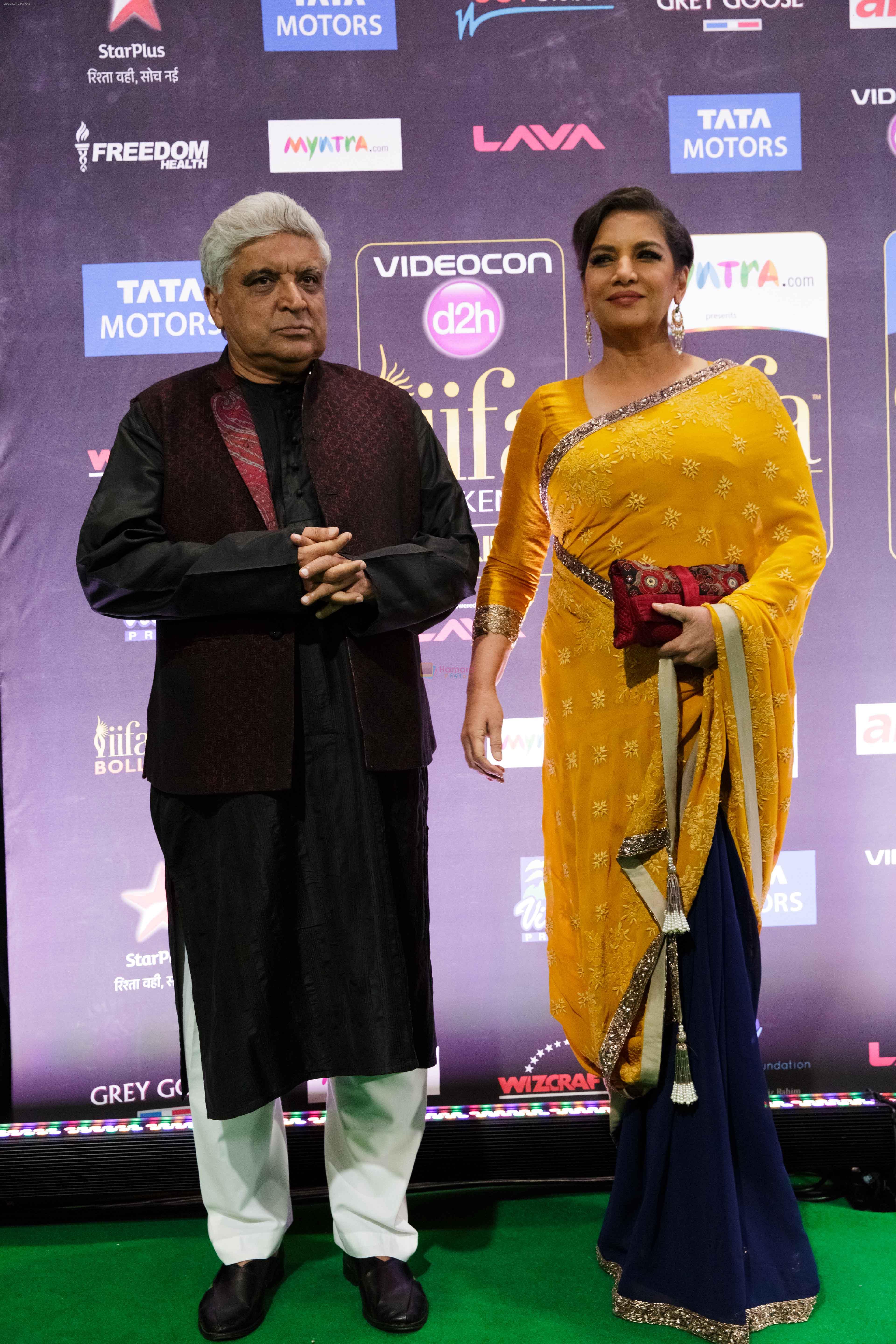 Javed Akhtar with wife Shabana Azmi at IIFA ROCKS Green Carpet in Tampa Convention Center on 24th April 2014
