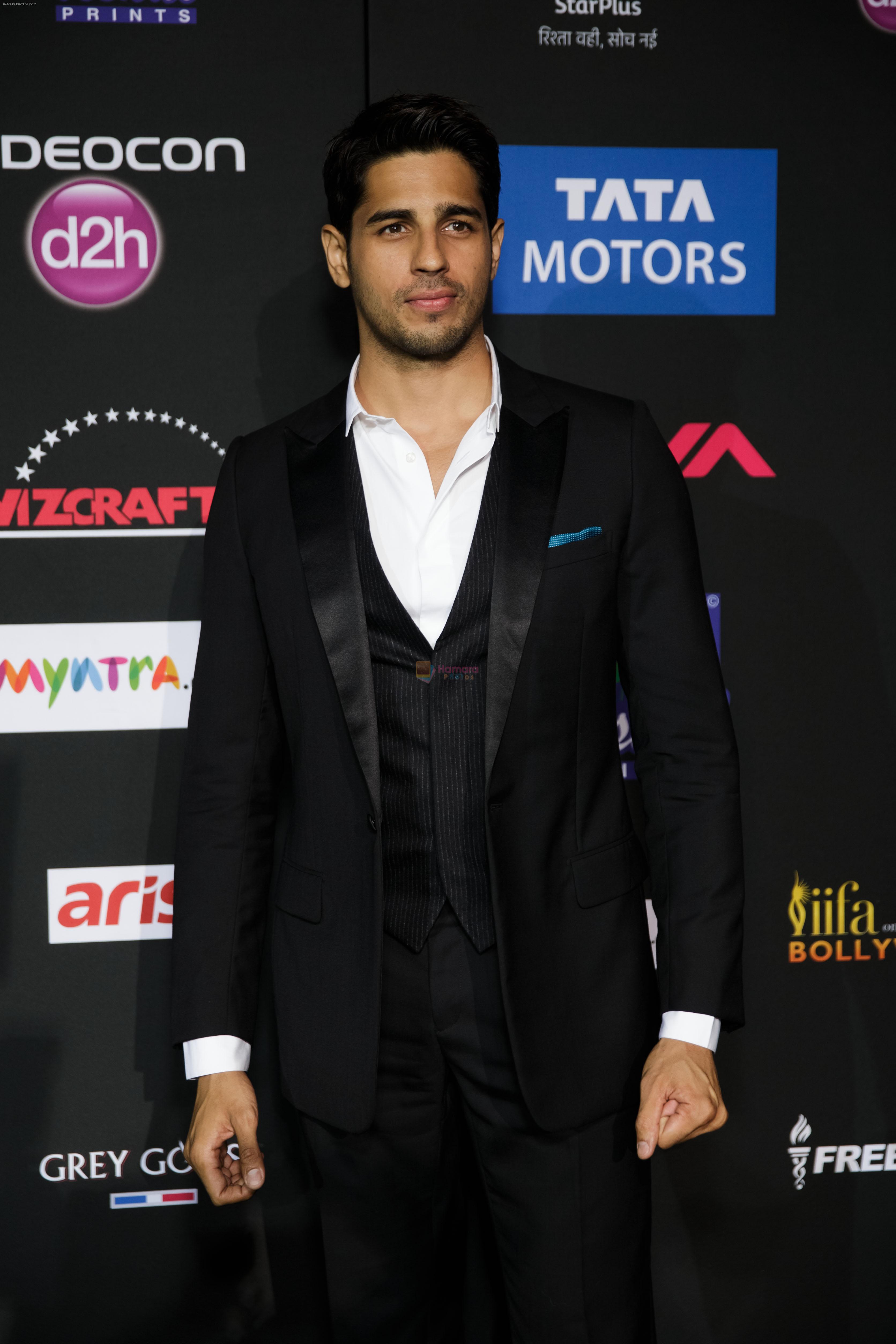 Sidharth Malhotra at IIFA Magic of the Movies Green Carpet in Mid Florida Credit Union Amphitheater on 25th April 2014