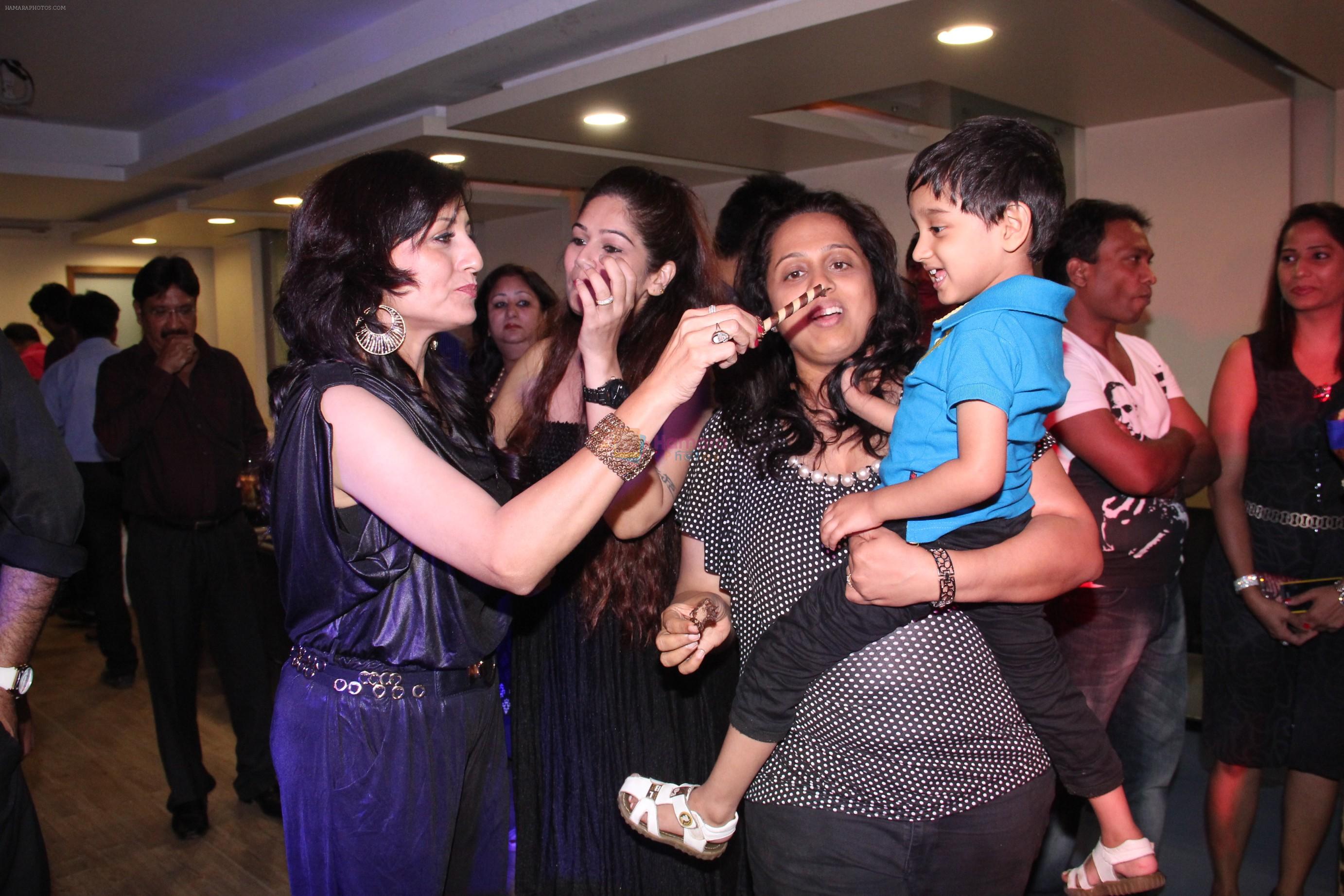 Vaishali Samant at Kishori Shahane b_day party in Country Club, Andheri, Mumbai on 26th April 2014