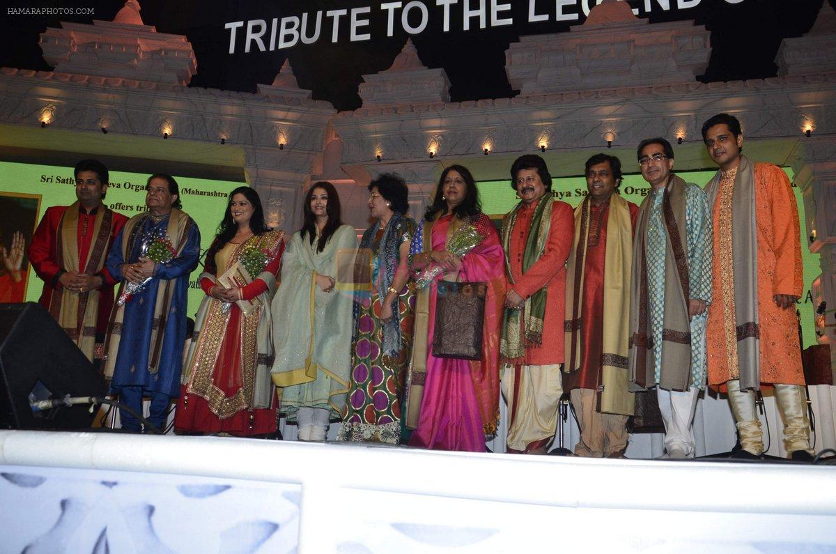 Aishwarya Rai Bachchan, Shivkumar Sharma, Anup Jalota, Pankaj Udhas, Kavita Krishnamurthy, Richa Chadda pays tribute to Sri Sathya Sai Baba in Mumbai on 27th April 2014