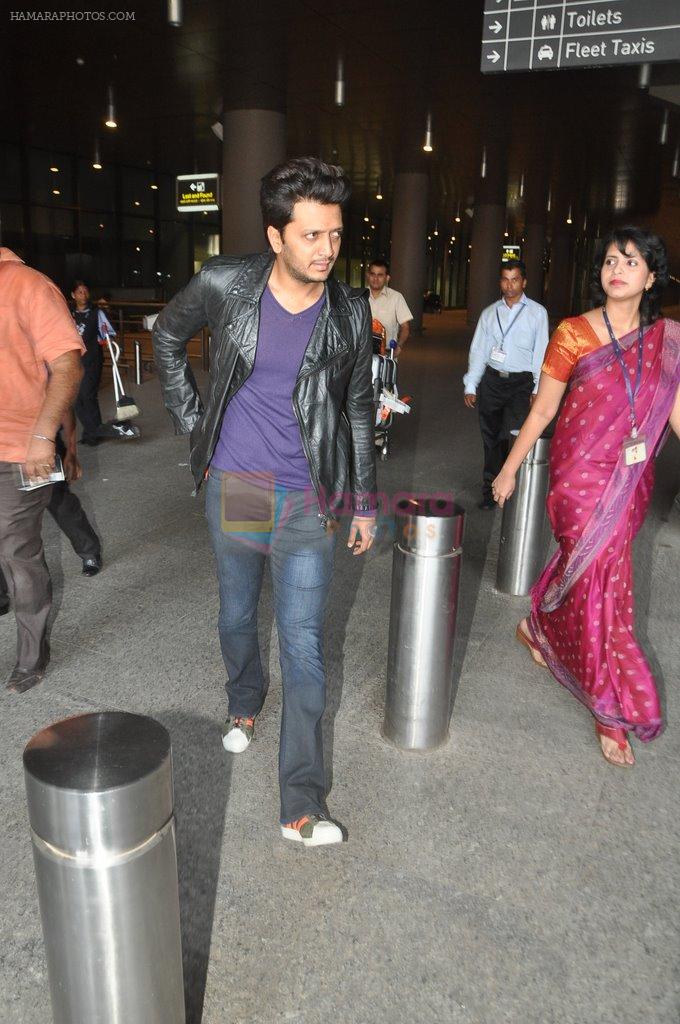 Riteish Deshmukh return from IIFA in Mumbai Airport on 29th April 2014