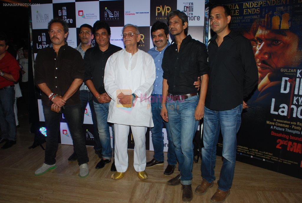 Gulzar, Raj Zutshi, Vijay Raaz at the Premiere of Kya Dilli Kya Lahore in Mumbai on 30th April 2014