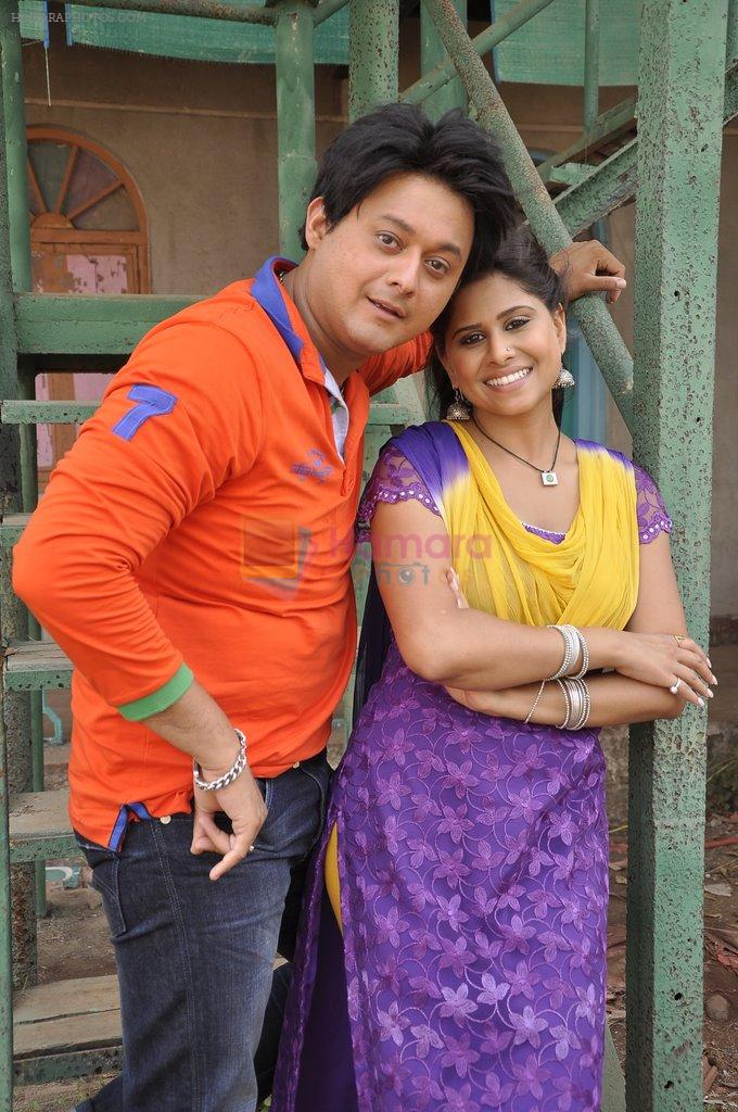 Sai Tamhankar, Swapnil Joshi on location of Pyar Vaali Love Story in Pancel, Mumbai on 10th May 2014