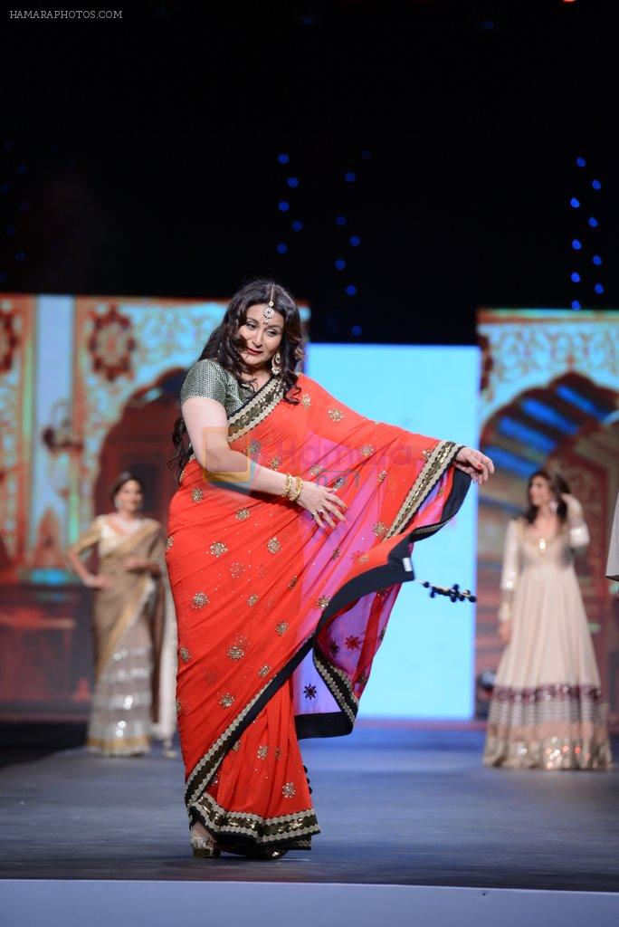Poonam Dhillon walks for Vikram Phadnis at Pidilite CPAA Show in NSCI, Mumbai on 11th May 2014