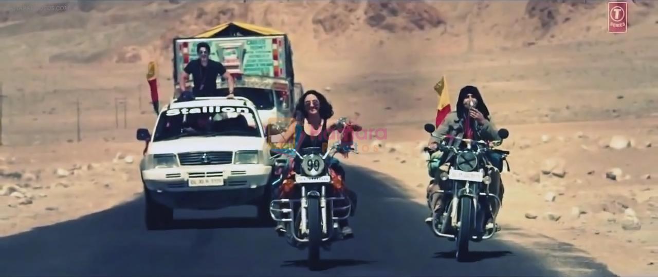 Mohit Marwah, Vijender Singh, Kiara Advani in Banjarey song stills from movie Fugly