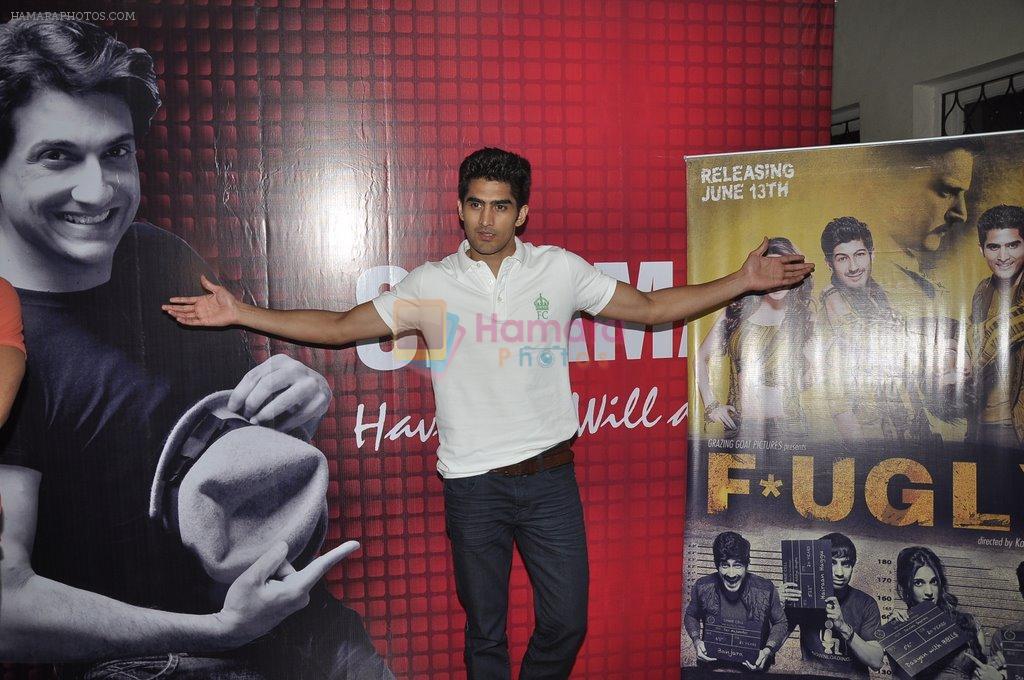 Vijender Singh with Fugly team visits Shiamak's show Selcouth finale on 1st June 2014