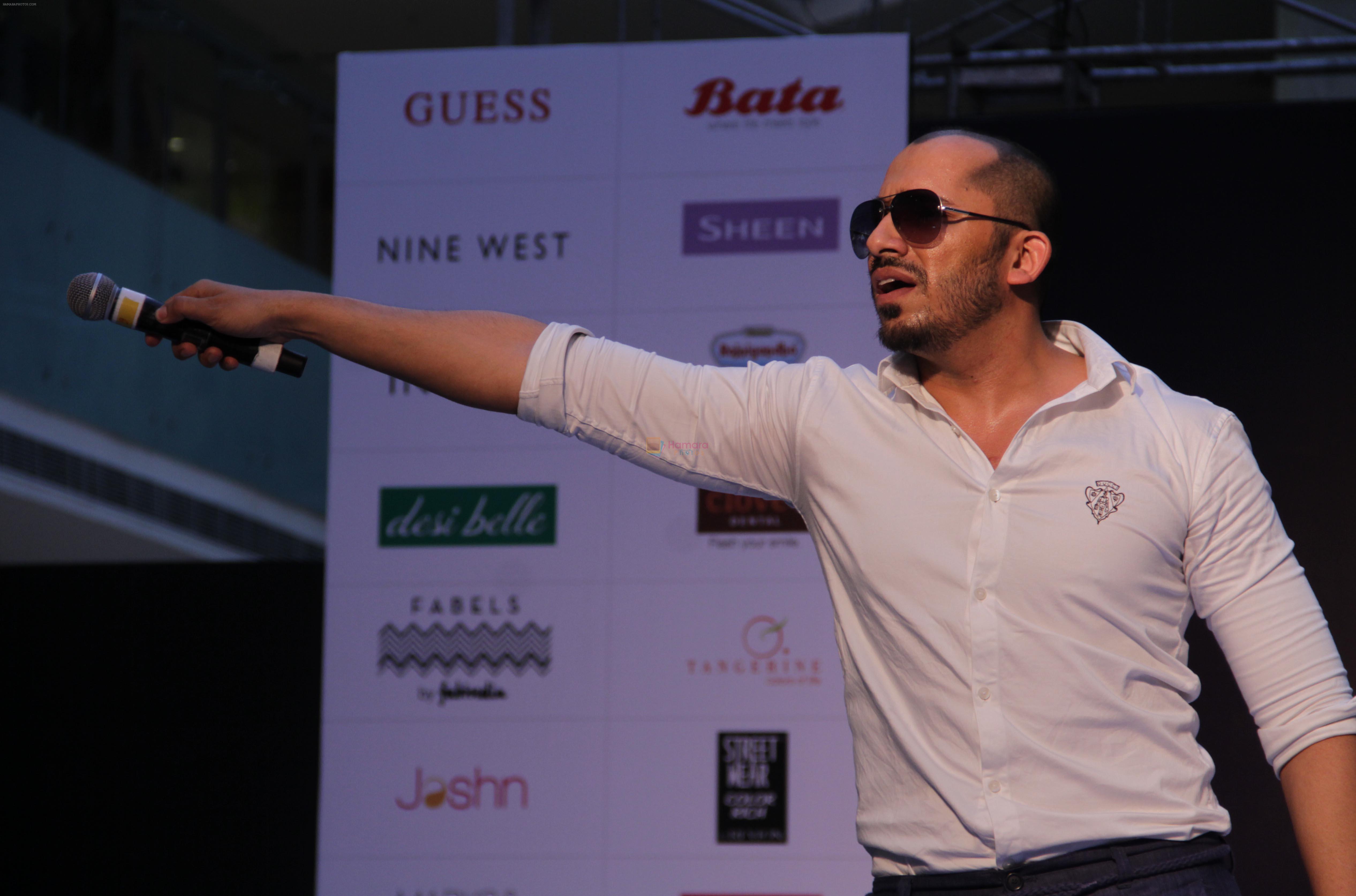Singer Ali Quli Mirza at the _Femina Festive Showcase 2014_ Gurgaon Summer Fashion Show.1