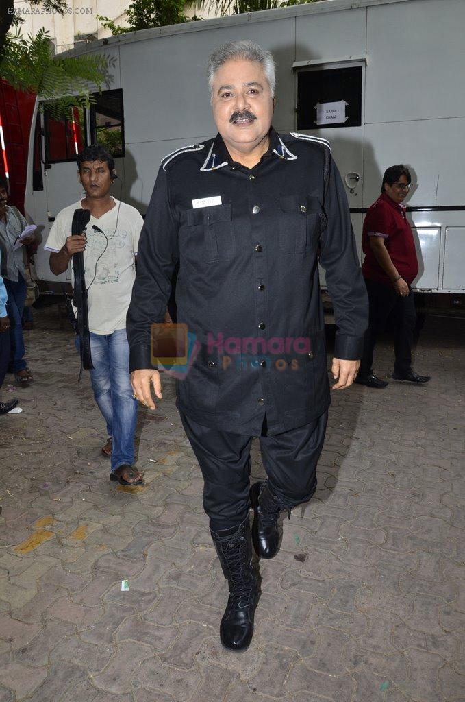 Satish Shah with Team of Humshakals at Hasee House on Star Plus in R K Studio, Chembur on 3rd June 2014