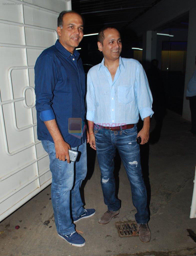 Vipul Shah, Ashutosh Gowariker at Holiday Screening in Mumbai on 4th June 2014