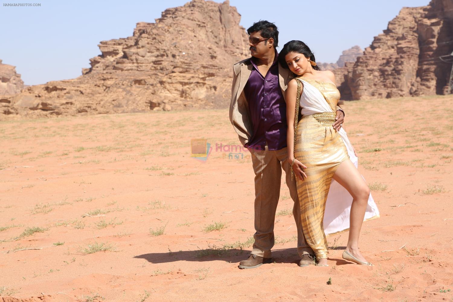 RK,  Poonam kaur in En Vazhi Thani Vazhi Movie still