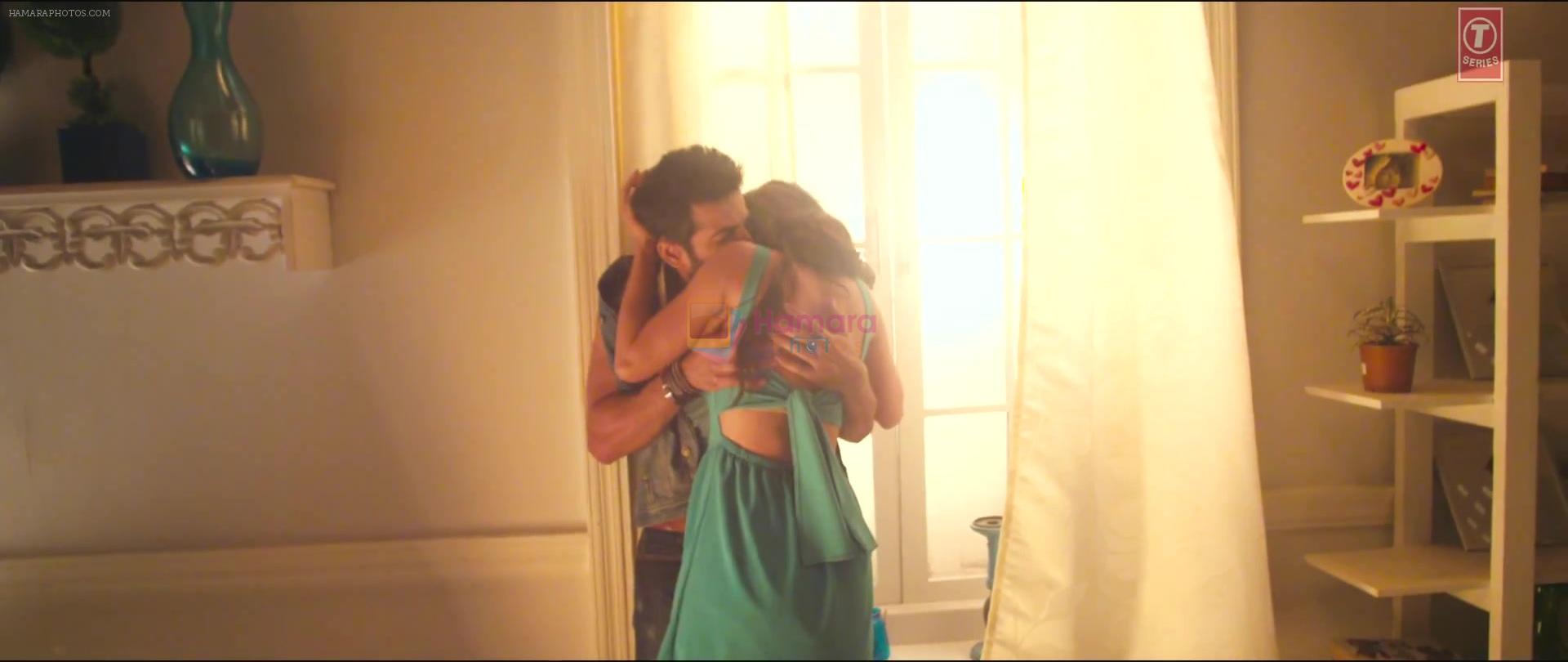 Jay Bhanushali and Surveen Chawla in the still from movie Hate Story 2