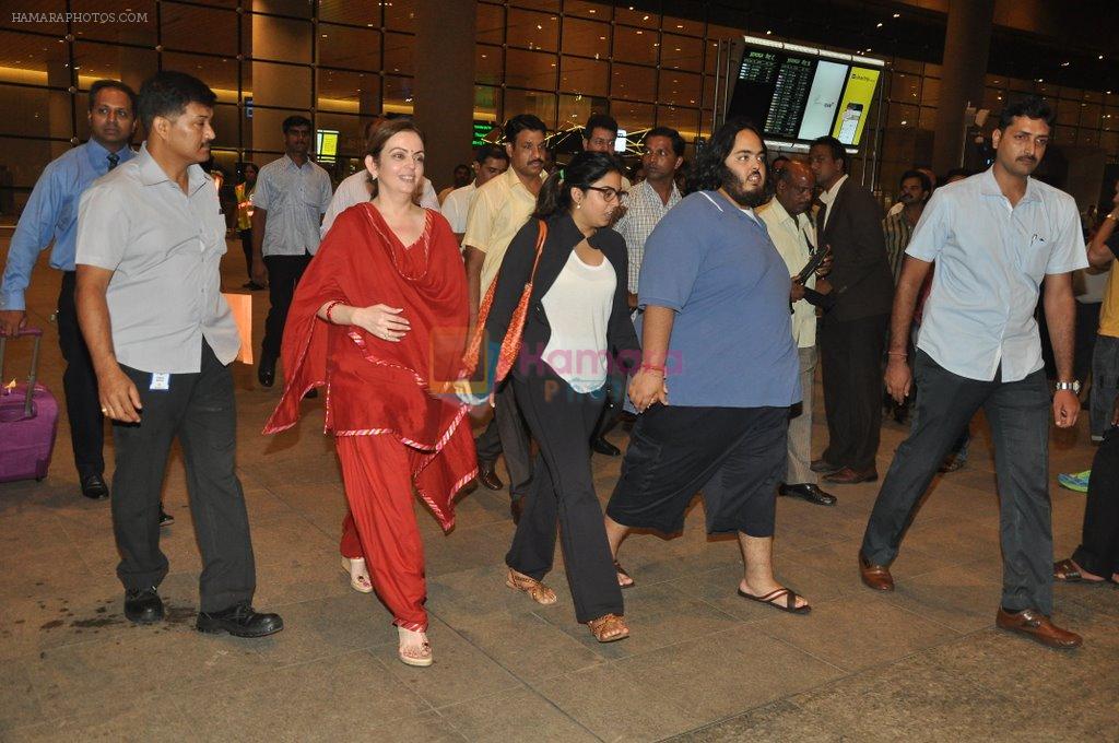 Nita Ambani snapped in International Airport, Mumbai on 19th June 2014