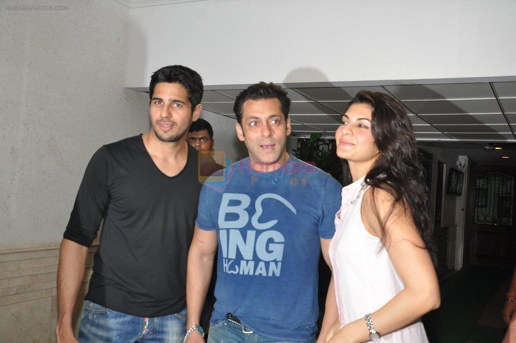 Salman Khan, Sidharth Malhotra, Jacqueline Fernandez at Sidharth Malhotra success bash at home in Mumbai on 28th June 2014