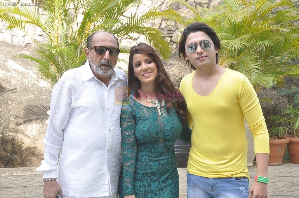 Tinu Anand, Priti Sharma, Sidhant Singh On location shooting of film Hume Toh Loot Liya in Mumbai on 30th June 2014
